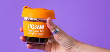 Hand holding Jigsaw branded keepy cup